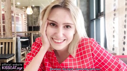 Русская молодежь снимает порно в туалете Mcdonalds