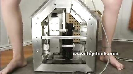 Девушки наслаждаются секс машинами
