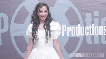 Бокал спермы для развратной невесты Шерезаде Лапьедра