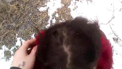 Зимой в парке Аленка сделала минет