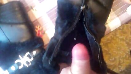 Кончил Алена в меховые сапоги.