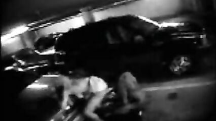 Порно видео с камеры наблюдения в подземном гараже