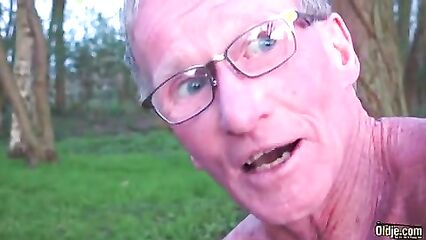 Старые пердуны трахают молодых девушек