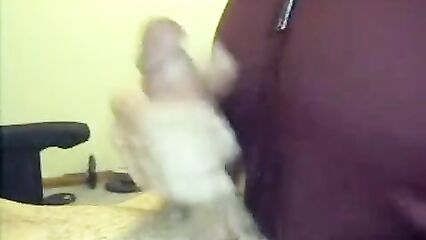 Подрочила любимому на камеру