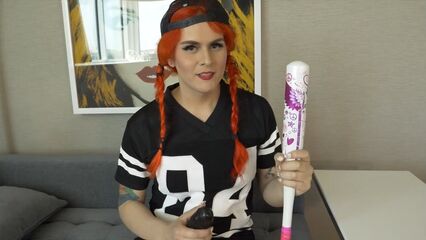 Бейсбольная бита в анале Изабеллы Сорренти