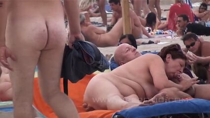 Групповые порно оргии нудистов на пляже: Секс в дюнах 5