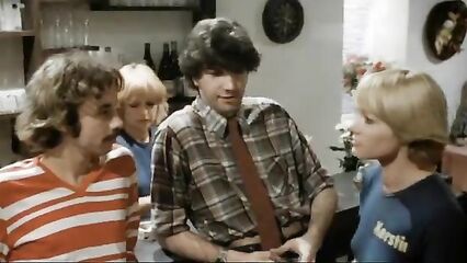 Порно фильмы: Шесть шведок с бензоколонки