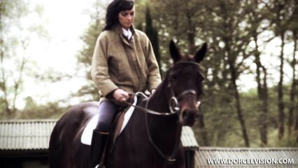 Мадемуазель и ее жеребцы (порно фильм с русским переводом)