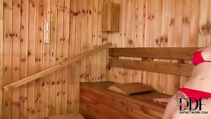 Несравненная латышка Beata Undine в бане с подружкой