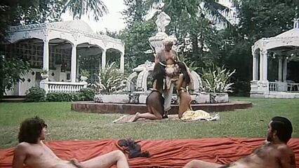 Аладдин или Эротические сны Аладдина с русским переводом