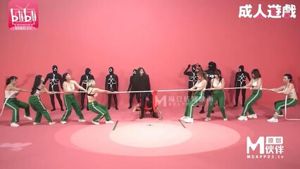 Игра в Кальмара порно версия. Веревка связана адом