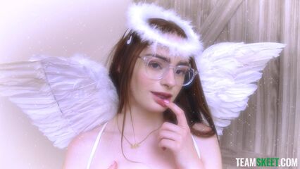 Рослый здоровяк трахает крошечную телку, на русском!