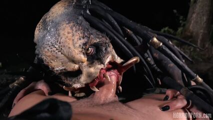 Порно фильм 14: Хищник-охотник за членами (2021)