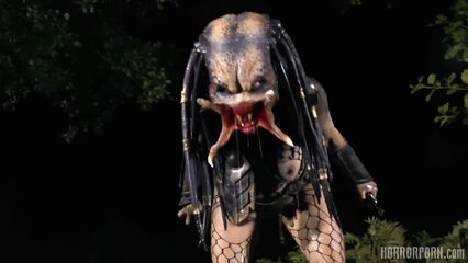 Порно фильм 14: Хищник-охотник за членами (2021)