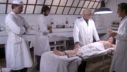 Лагерь СС №5: Женский ад (1977) эротический фильм [RUS]